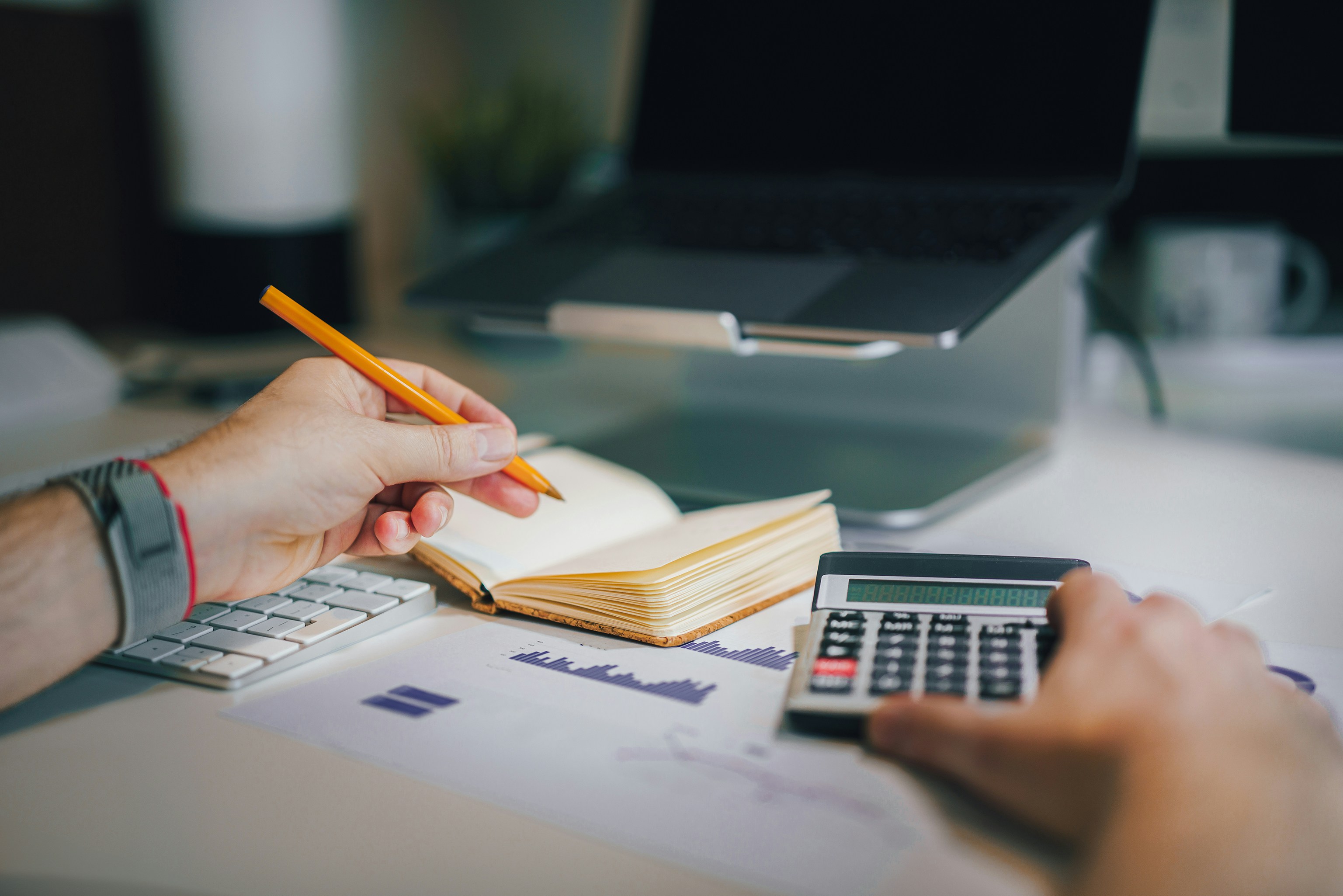 No solo declares tus ventas: también puedes deducir gastos de tu negocio y algunos gastos personales en Ecuador